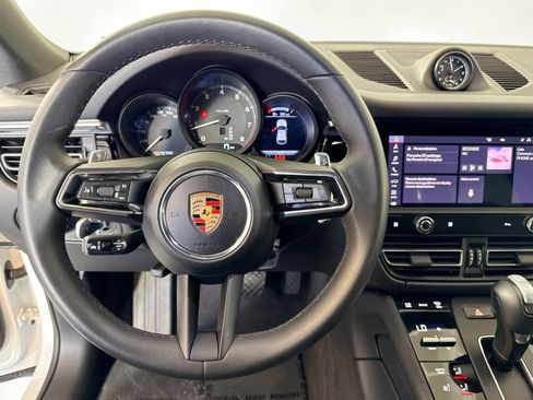 Used 2025 Porsche Macan image 13