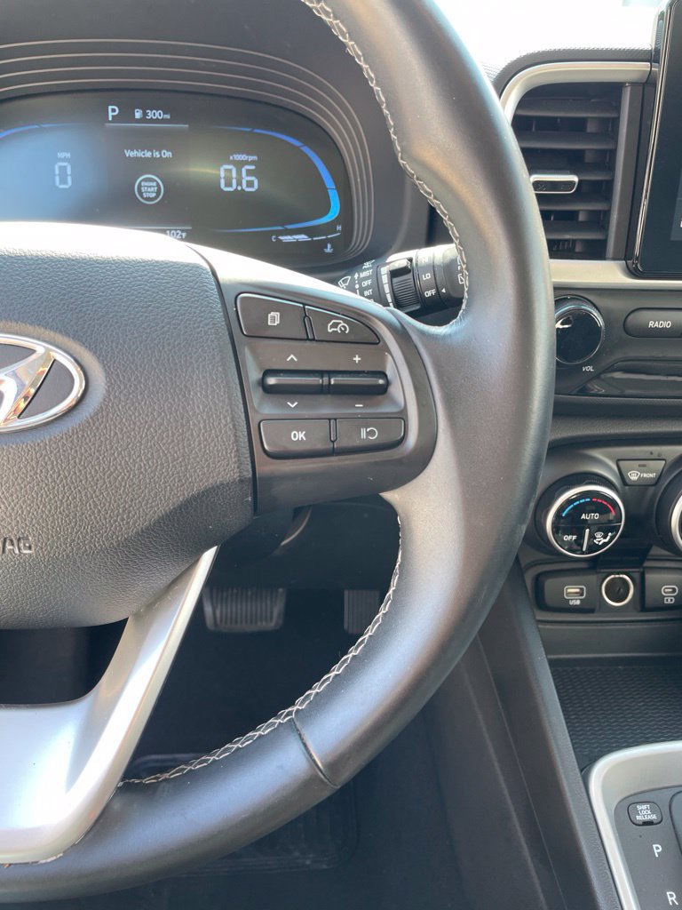 Used 2025 Hyundai Venue SEL FWD image 14