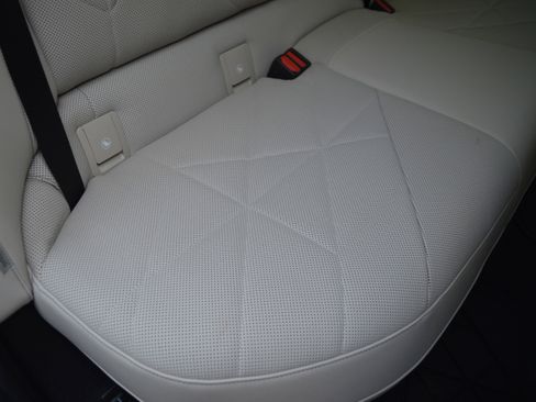 Used 2023 BMW iX xDrive50 w/ Premium Package image 33