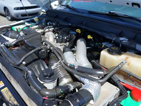 Used 2013 Ford F250 Platinum w/ FX4 Off Road Pkg AWD/4WD image 9