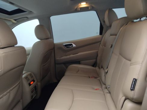 Used 2019 Nissan Pathfinder Platinum FWD image 18