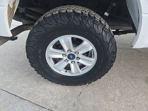 Used 2015 Ford F150 XLT image 28