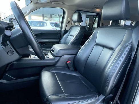 Used 2023 Ford Expedition Max XLT image 11