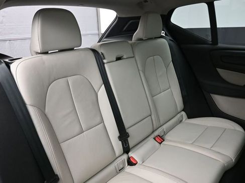 Used 2023 Volvo XC40 B5 Plus w/ Protection Package Premier AWD/4WD image 30