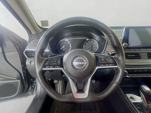Used 2023 Nissan Altima 2.5 SR FWD image 12