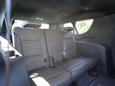 Used 2025 GMC Yukon XL Denali Ultimate AWD/4WD image 17
