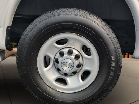 Used 2021 Chevrolet Express 2500 RWD image 24