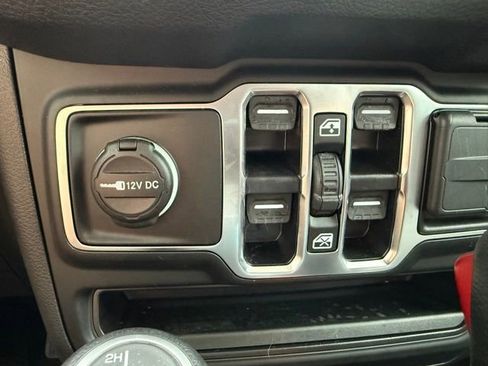 Used 2024 Jeep Wrangler Unlimited w/ Convenience Group image 28