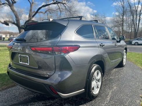 Used 2023 Toyota Highlander LE FWD image 8