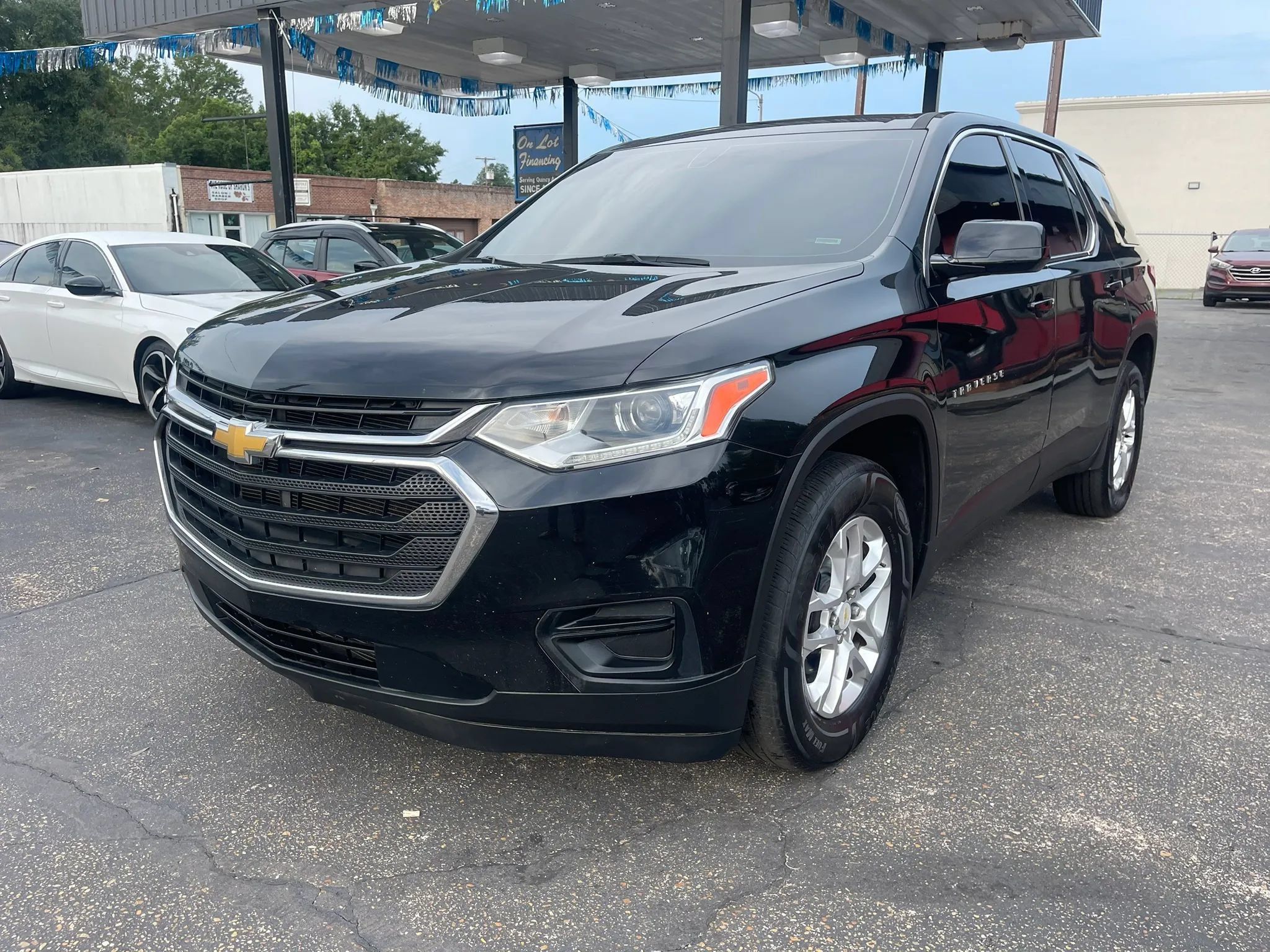Used 2020 Chevrolet Traverse LS FWD image 1