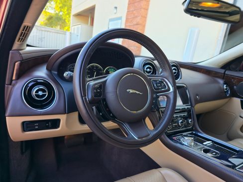 Used 2012 Jaguar XJ RWD image 17