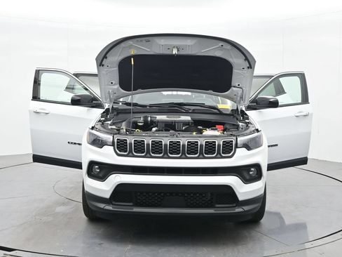 Used 2025 Jeep Compass Latitude AWD/4WD image 40