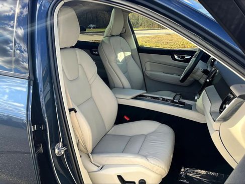Certified 2023 Volvo XC60 B5 Plus w/ Climate Package image 7