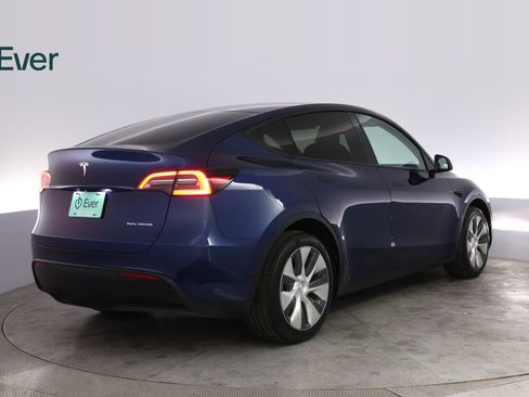 Used 2024 Tesla Model Y Long Range AWD/4WD image 3