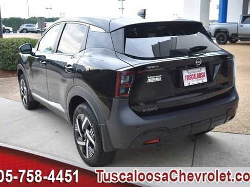 Used 2025 Nissan Kicks SV w/ Interior Electronics Package FWD image 8
