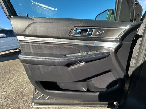Used 2018 Ford Explorer Sport image 30