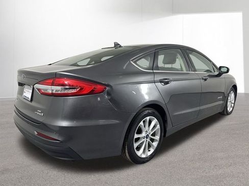 Used 2019 Ford Fusion SE image 32