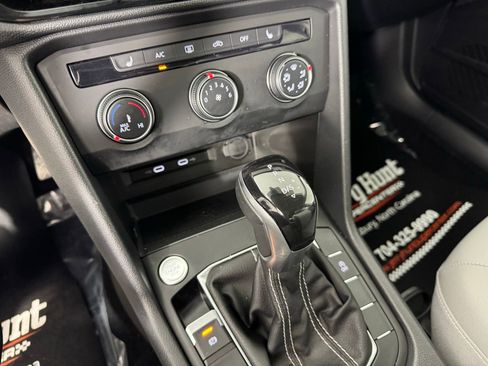 Used 2022 Volkswagen Taos SE w/ Panoramic Sunroof Package image 19