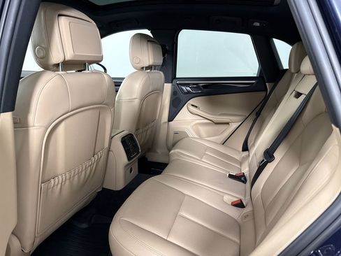 Certified 2022 Porsche Macan AWD/4WD image 25