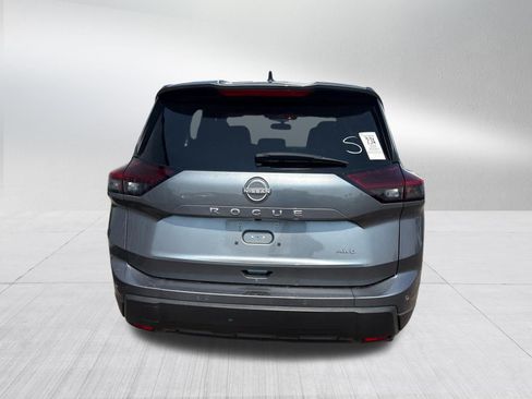 Used 2024 Nissan Rogue S AWD/4WD image 5