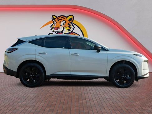 Used 2025 Nissan Murano SV AWD/4WD image 4