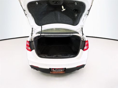 Used 2017 Ford Taurus SEL FWD image 17