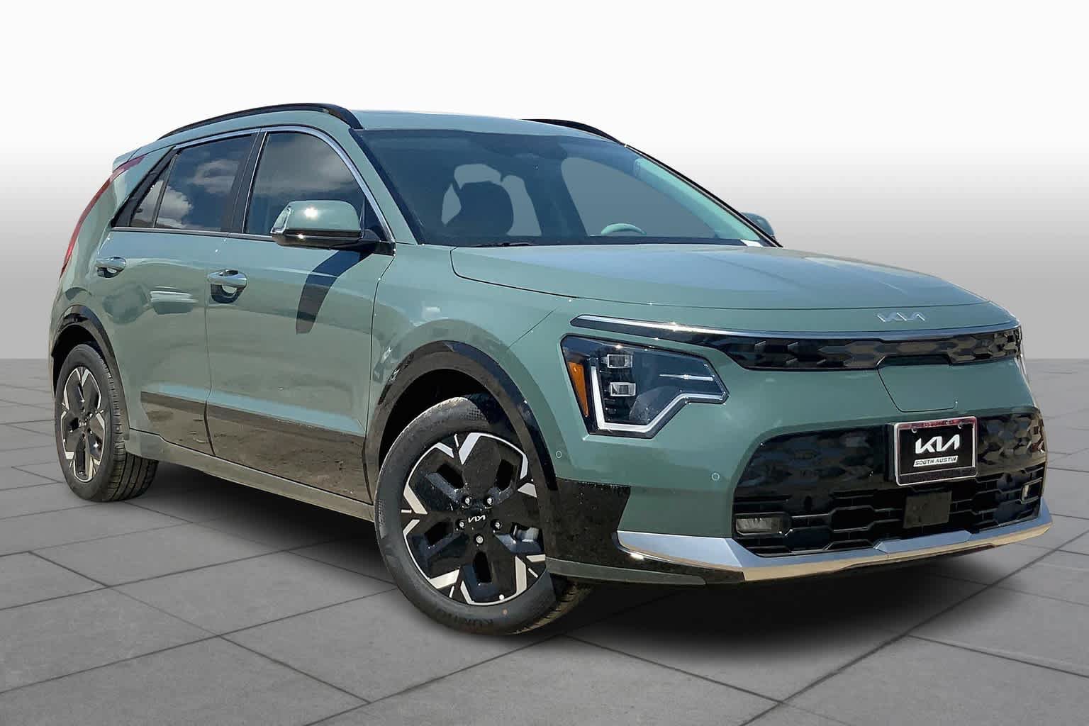 Used 2024 Kia Niro Wave w/ Wave Preserve Package FWD image 2
