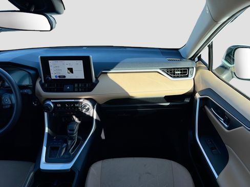 Used 2024 Toyota RAV4 XLE FWD image 17