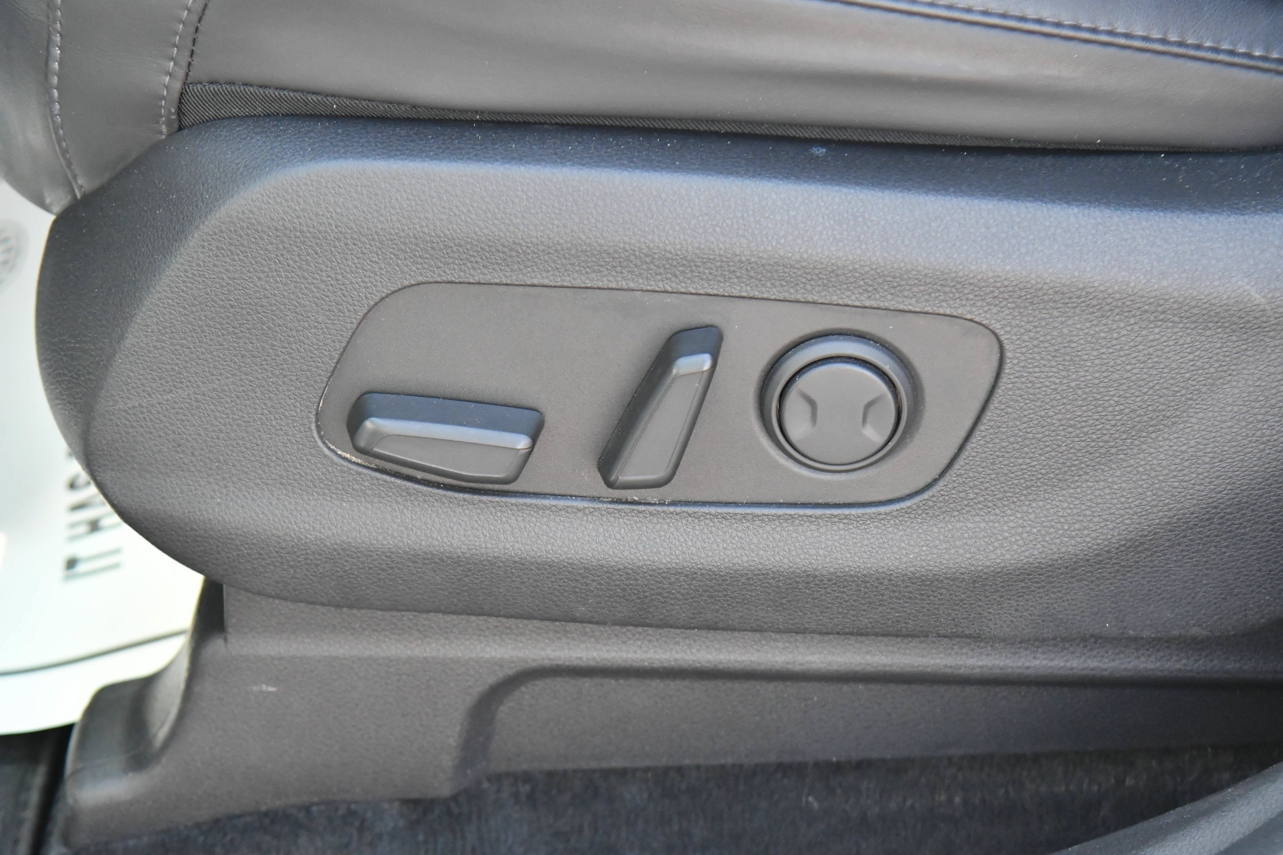Used 2023 Kia Carnival LX FWD image 17