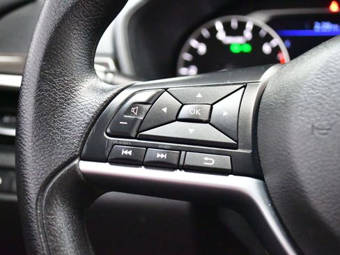 Used 2025 Nissan Altima 2.5 SV FWD image 21
