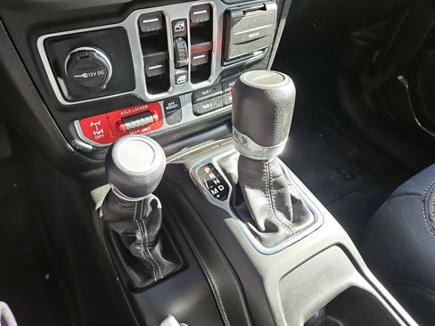 Used 2024 Jeep Gladiator Mojave w/ Safety Group image 25