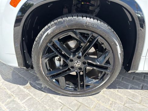 Certified 2025 Volkswagen Tiguan SE R-Line AWD/4WD image 26