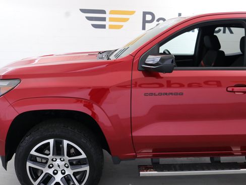 Used 2024 Chevrolet Colorado Z71 w/ Z71 Convenience Package 2 image 4