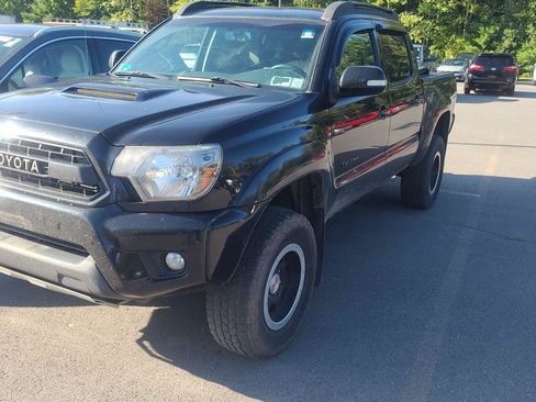 Used 2015 Toyota Tacoma TRD Pro w/ Off Road Towing Package AWD/4WD image 3