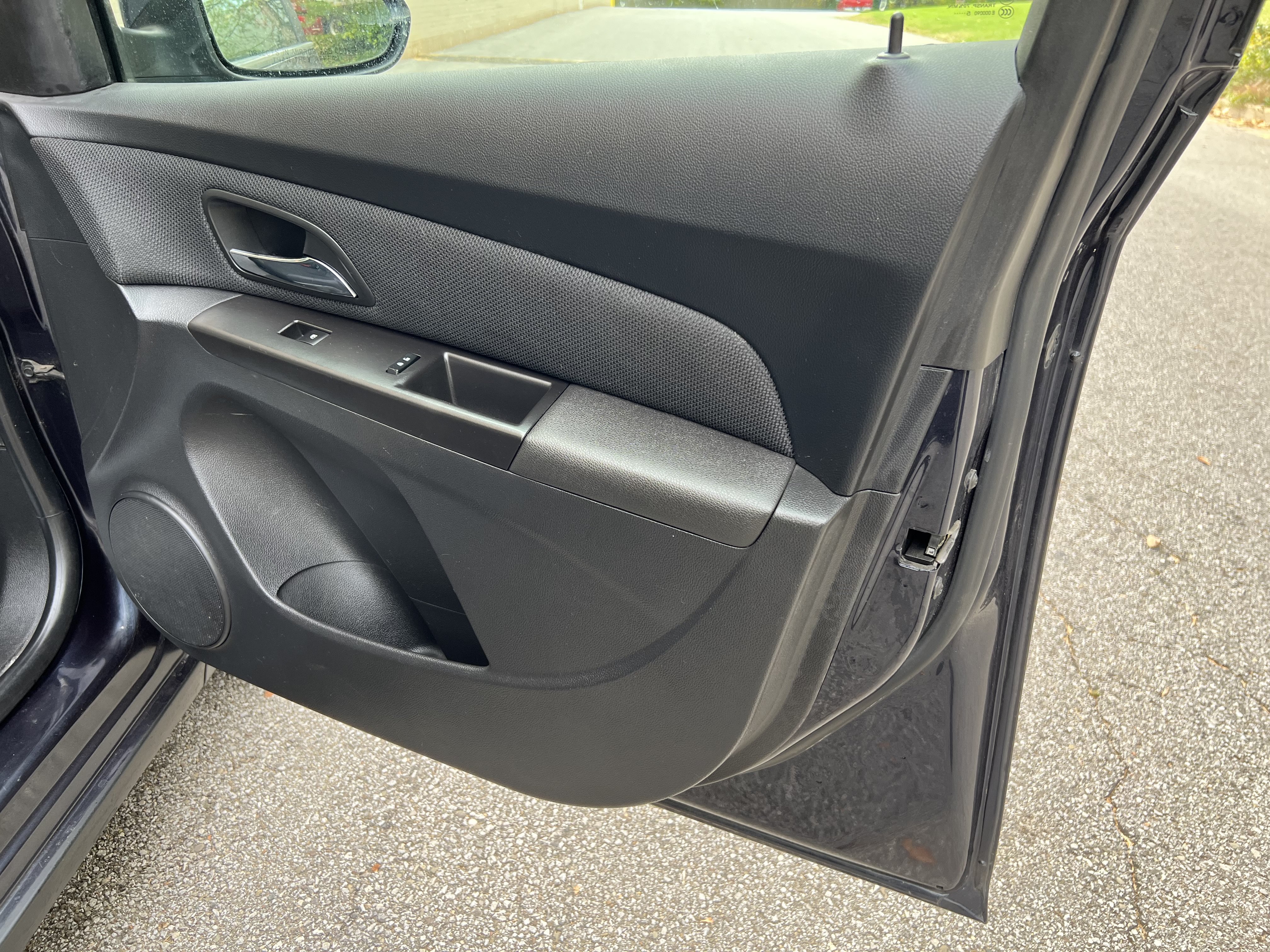 Used 2016 Chevrolet Cruze LT w/ Technology Package FWD image 25