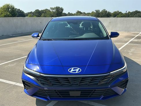 Used 2025 Hyundai Elantra SEL FWD image 8