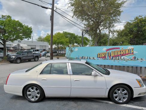 Used 2006 Cadillac DTS Performance FWD image 26