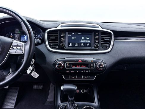 Used 2019 Kia Sorento S FWD image 5