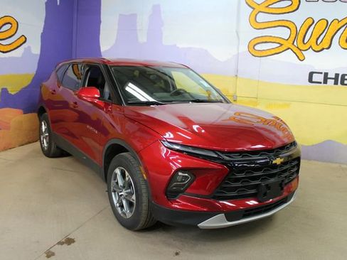 Used 2025 Chevrolet Blazer LT AWD/4WD image 2