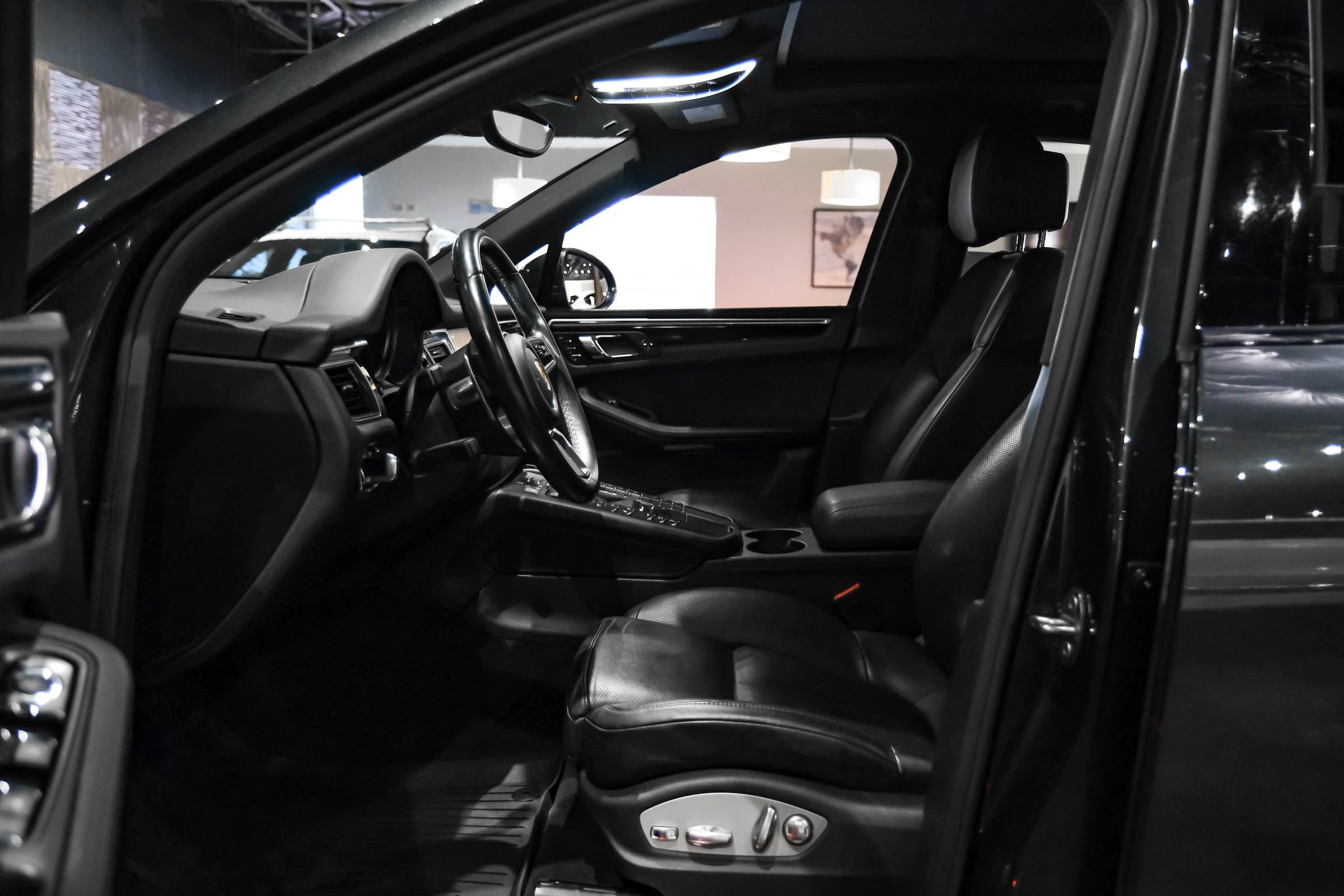 Used 2017 Porsche Macan S AWD/4WD image 4