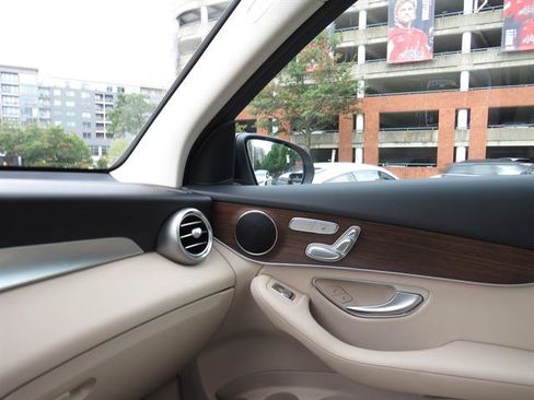 Certified 2022 Mercedes-Benz GLC 300 4MATIC image 17