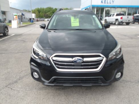 Used 2018 Subaru Outback 2.5i Premium AWD/4WD image 2