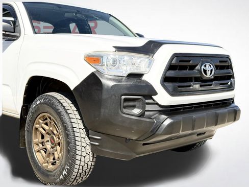 Used 2017 Toyota Tacoma SR image 5