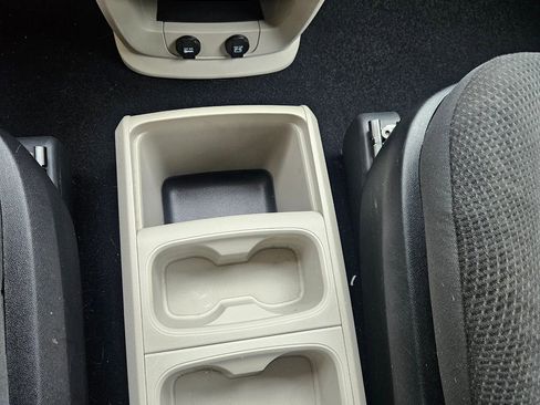 Used 2019 Dodge Grand Caravan SE w/ UConnect Hands-Free Group image 20