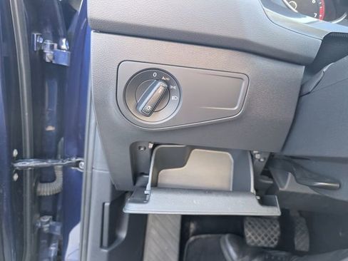 Used 2021 Volkswagen Tiguan S image 9