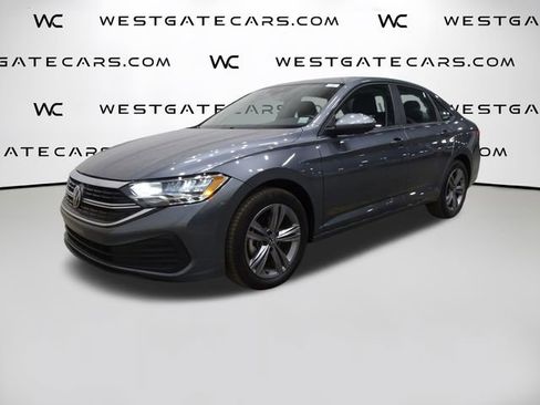 Used 2024 Volkswagen Jetta SE image 1