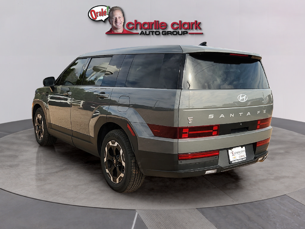 Used 2025 Hyundai Santa Fe SE FWD image 3