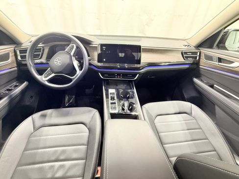 Used 2025 Volkswagen Atlas SEL image 16