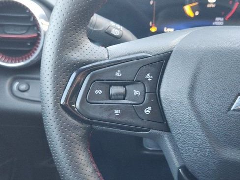 Used 2025 Chevrolet Trax RS w/ Sunroof Package FWD image 38