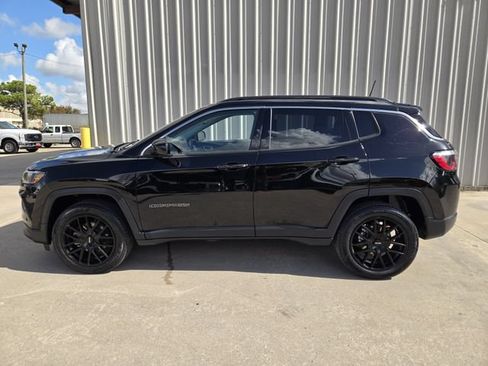 Used 2022 Jeep Compass Latitude AWD/4WD image 6